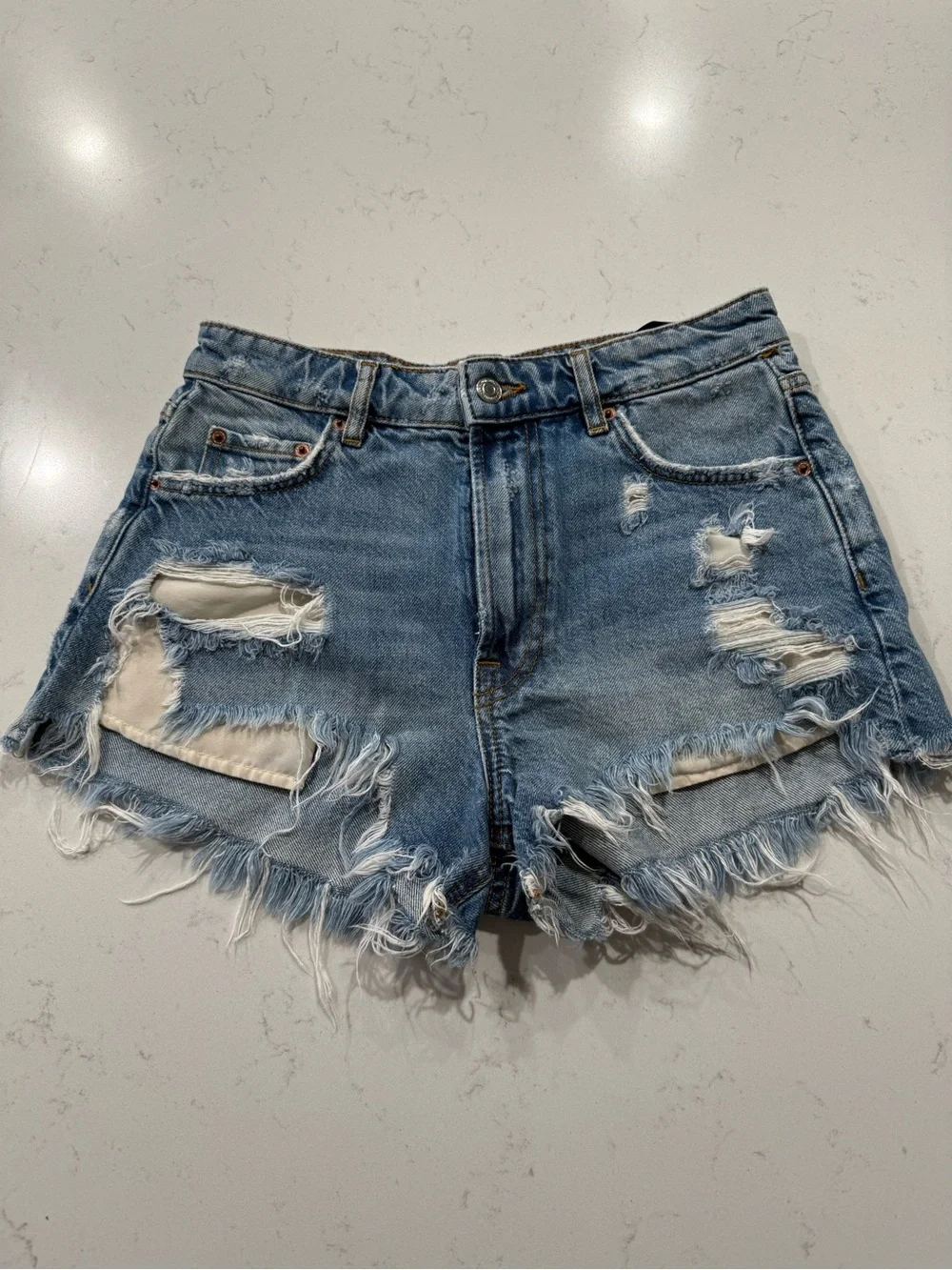Zara Women’s High Rise Distressed Denim Shorts. Size 4